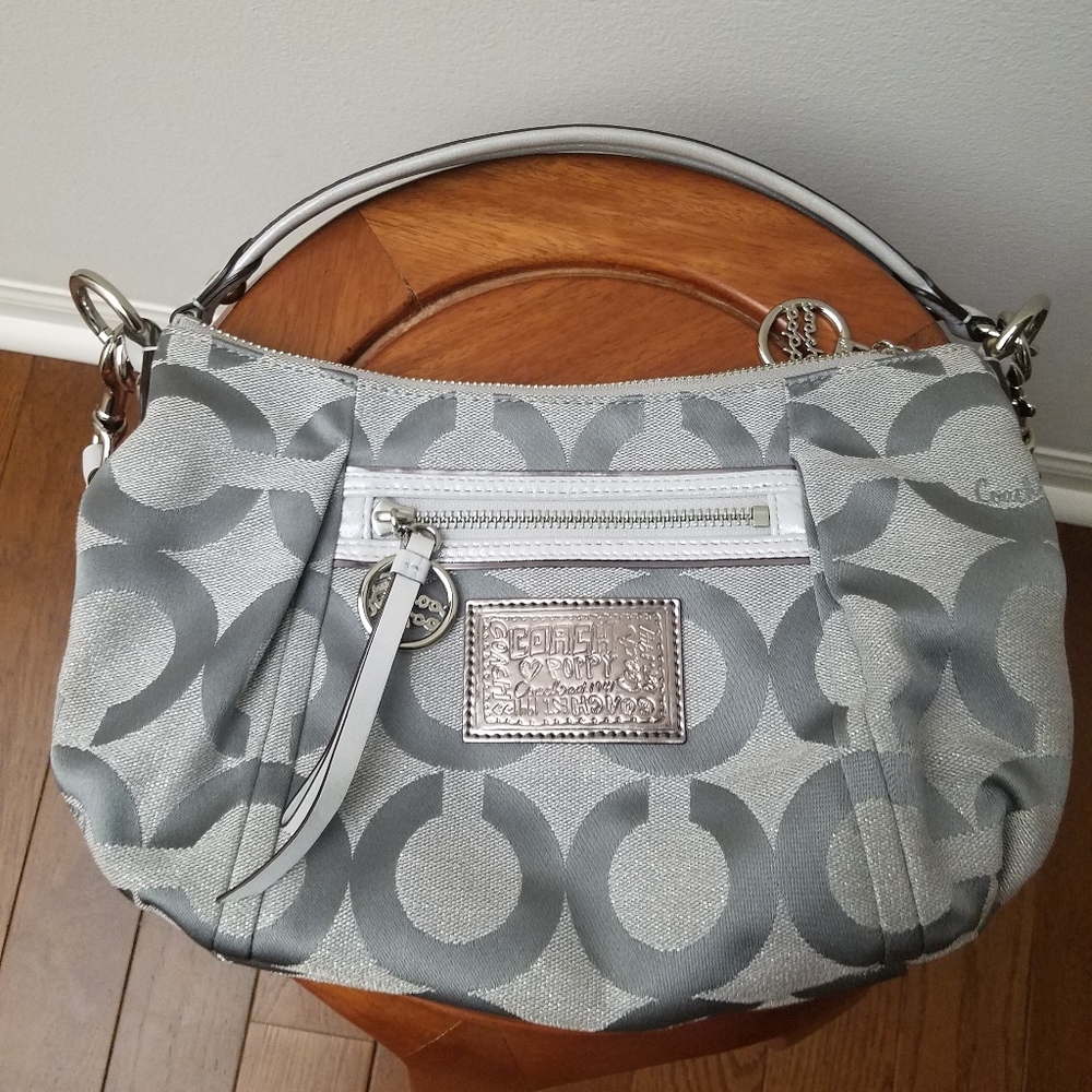 Coach Poppy Groovy Crossbody - silver